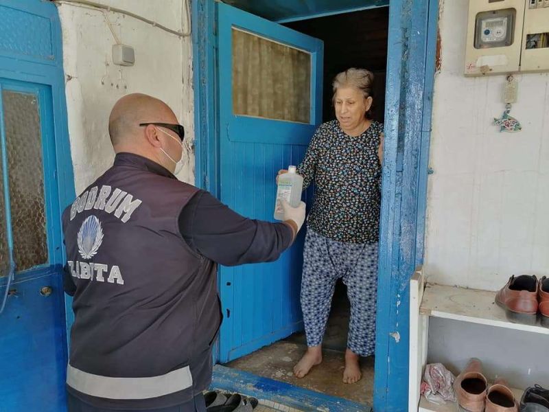 PANDEMİDE 65 YAŞ ÜSTÜ VATANDAŞLARIMIZIN İHTİYAÇLARINI KARŞILADIK