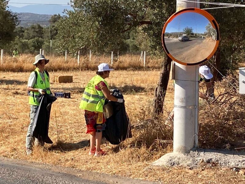 MAZI VE YENİKÖY'DE TEMİZLİK ÇALIŞMASI YAPILDI.