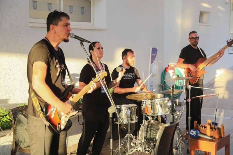 BELEDİYEMİZ SANATÇILARA DESTEK OLMAYA DEVAM EDİYOR