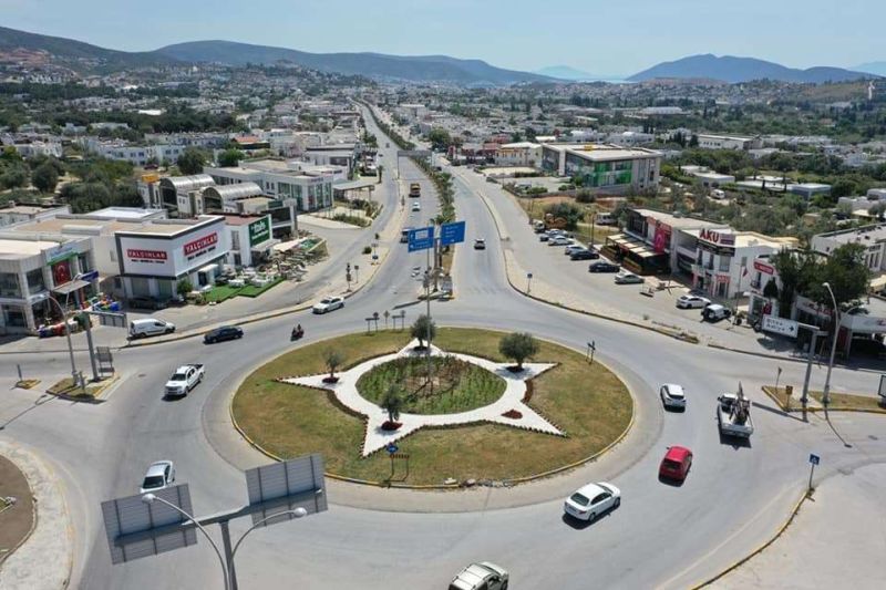 ANA ARTERLERDE KAVŞAK, REFÜJ, YEŞİL ALAN BAKIM VE DÜZENLEME ÇALIŞMALARI GERÇEKLEŞTİRDİK
