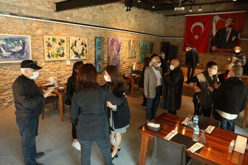 İKİ ŞEHRİN BULUŞMASI DÜNYA SANAT GÜNÜ KARMA RESİM SERGİSİ DÜZENLENDİ
