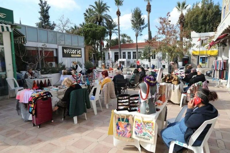 YAKAKÖY ENGELLİ SEVGİ SANAT ATÖLYESİ YILBAŞI KERMESİ DÜZENLENDİ