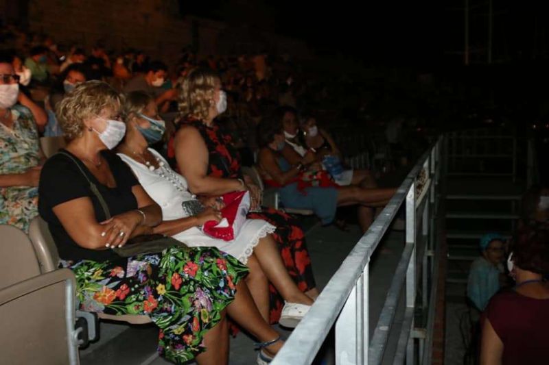 BODRUM BELEDİYESİ ŞEHİR TİYATROSU SAĞLIK ÇALIŞANLARI İÇİN SAHNEYEDEYDİ