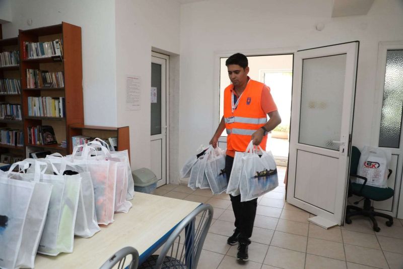 İHTİYAÇ SAHİBİ ÖĞRENCİLERİMİZE KIRTASİYE MALZEMESİ YARDIMINDA BULUNDUK