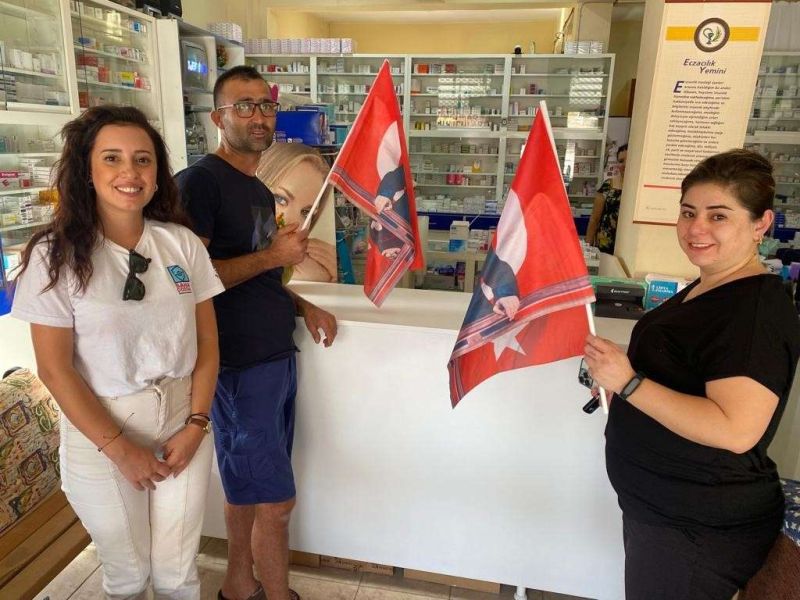 CUMHURİYETİMİZİN 100. YILINDA ESNAFLARIMIZA TÜRK BAYRAĞI DAĞITTIK
