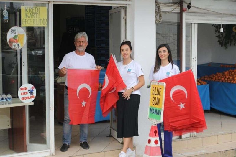 CUMHURİYETİMİZİN 100. YILINDA ESNAFLARIMIZA TÜRK BAYRAĞI DAĞITTIK