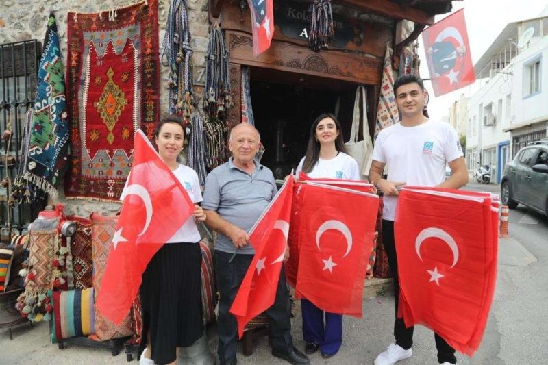 CUMHURİYETİMİZİN 100. YILINDA ESNAFLARIMIZA TÜRK BAYRAĞI DAĞITTIK