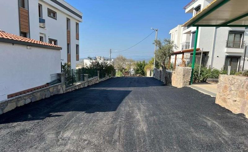 KARAOVA MAHALLESİ 8204 SOKAK'TA ASFALT SERİM ÇALIŞMALARI TAMAMLANDI
