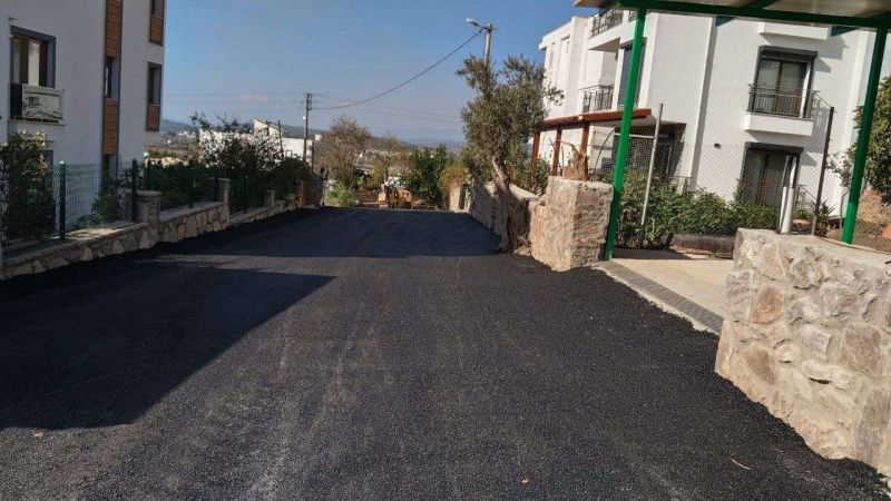 KARAOVA MAHALLESİ 8204 SOKAK'TA ASFALT SERİM ÇALIŞMALARI TAMAMLANDI
