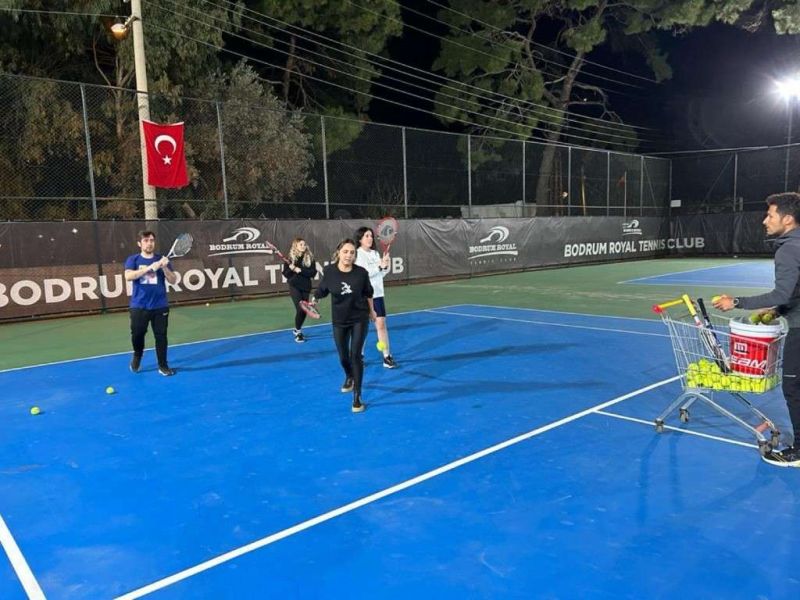 ÜCRETSİZ TENİS KURSLARI VERDİK