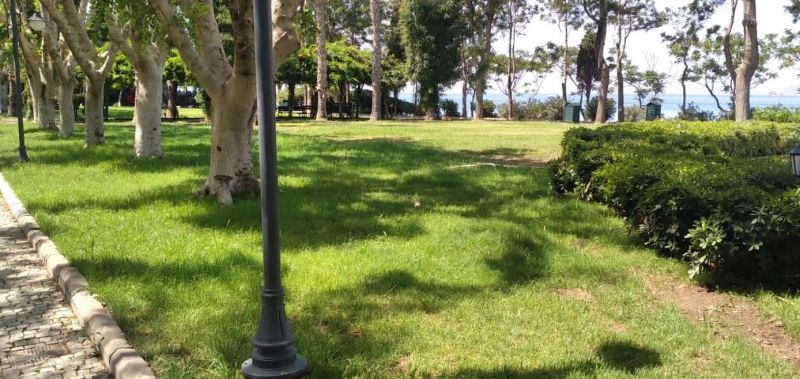 İLÇEMİZ GENELİNDE PARKLARIMIZIN YENİLENMESİ VE BAKIM İŞLEMLERİ YAPILMIŞTIR